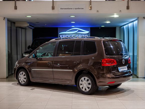 Volkswagen Touran, Робот, 2010 фото 6