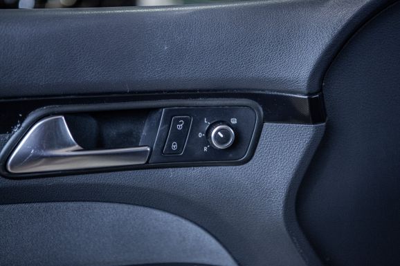 Volkswagen Touran, Робот, 2010 фото 8