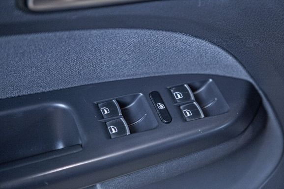 Volkswagen Touran, Робот, 2010 фото 9