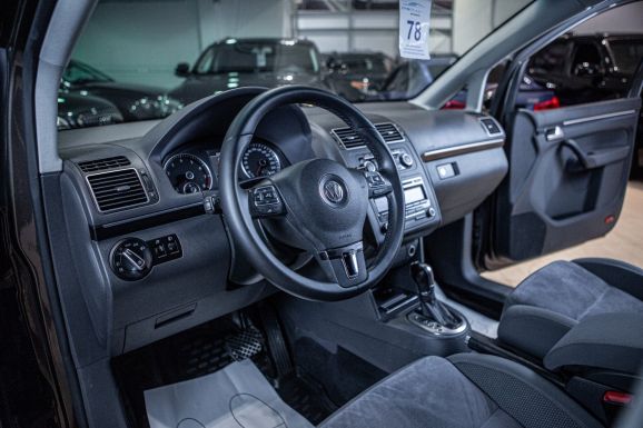 Volkswagen Touran, Робот, 2010 фото 10