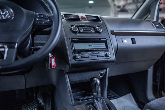 Volkswagen Touran, Робот, 2010 фото 11
