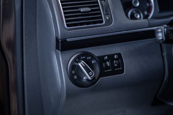 Volkswagen Touran, Робот, 2010 фото 13