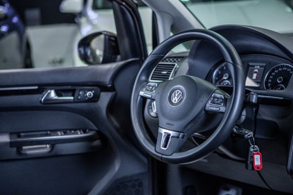 Volkswagen Touran, Робот, 2010 фото 14