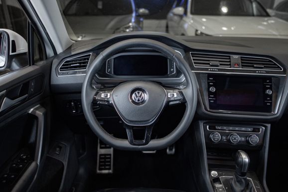 Volkswagen Tiguan, Робот, 2019 фото 13