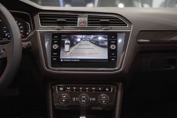 Volkswagen Tiguan, Робот, 2019 фото 14
