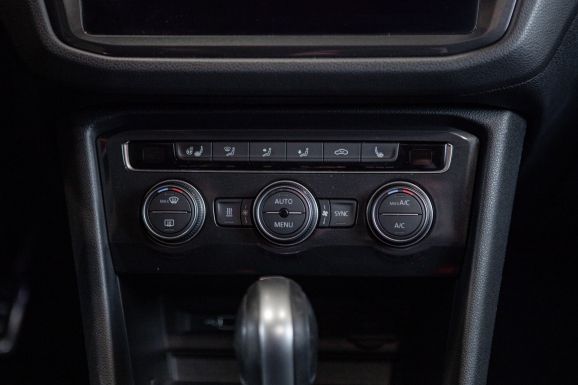 Volkswagen Tiguan, Робот, 2019 фото 16