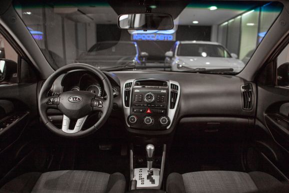 Kia Ceed, АТ, 2010 фото 2