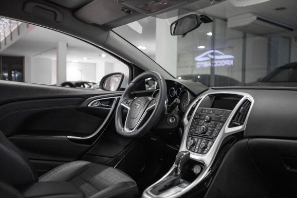 Opel Astra GTC, АТ, 2012 фото 7