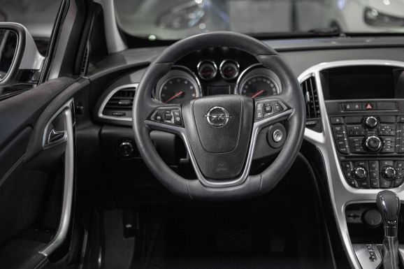 Opel Astra GTC, АТ, 2012 фото 13