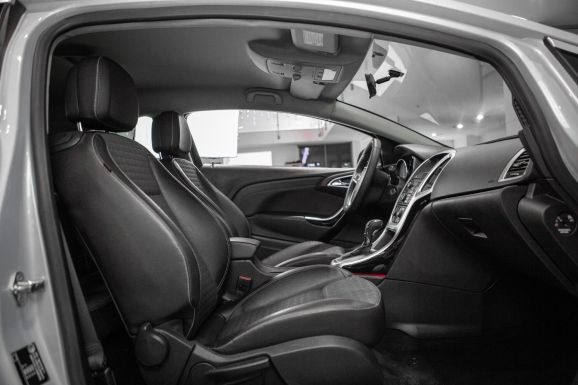 Opel Astra GTC, АТ, 2012 фото 14