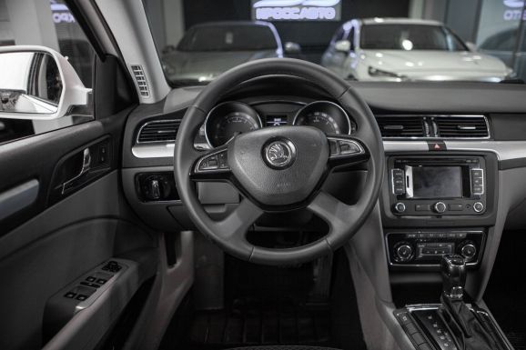 Skoda Superb, Робот, 2014 фото 11