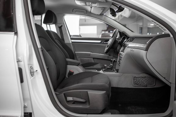 Skoda Superb, Робот, 2014 фото 2