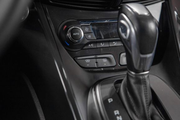 Ford Kuga, АТ, 2015 фото 18