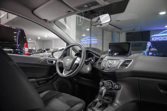 Ford Fiesta, Робот, 2015 фото 9