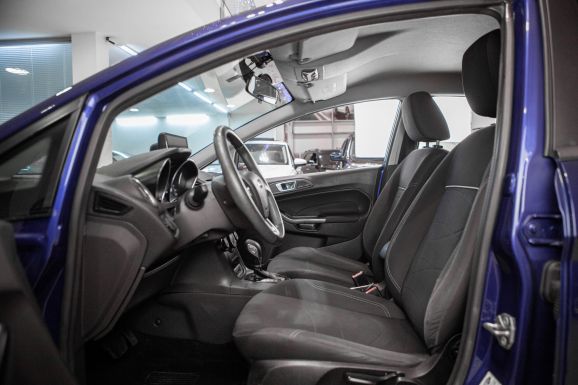 Ford Fiesta, Робот, 2015 фото 16