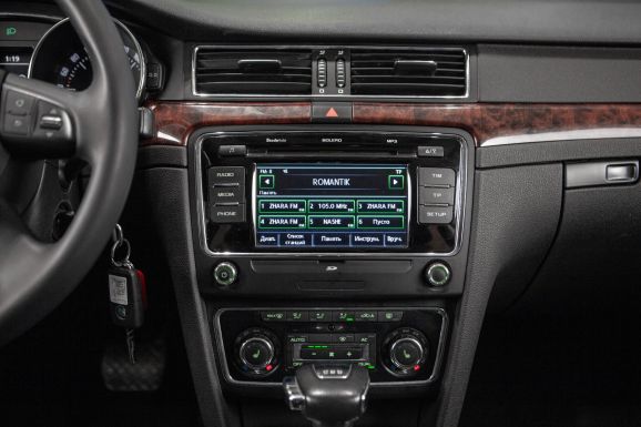 Skoda Superb, Робот, 2012 фото 16