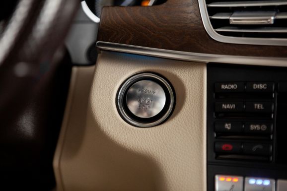 Mercedes-Benz E-класс, АТ, 2014 фото 19