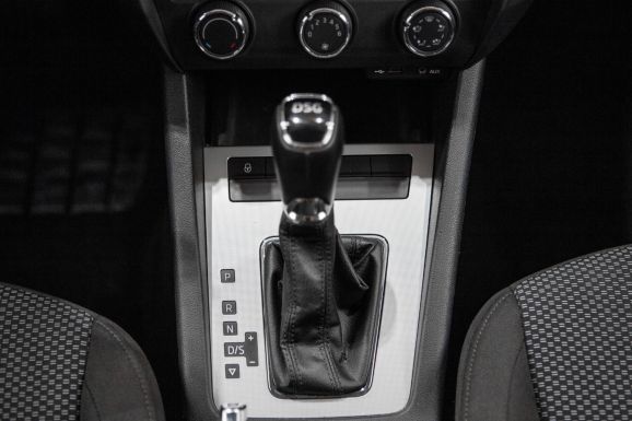 Skoda Octavia, Робот, 2013 фото 1