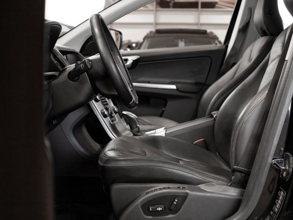 Volvo XC60, АТ, 2012 фото 8