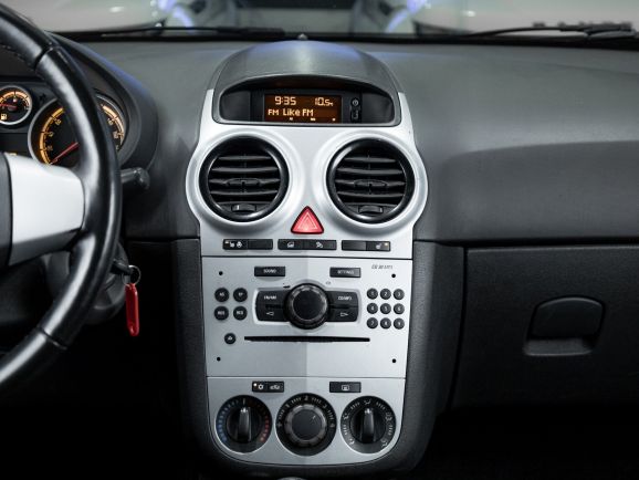 Opel Corsa, АТ, 2011 фото 12