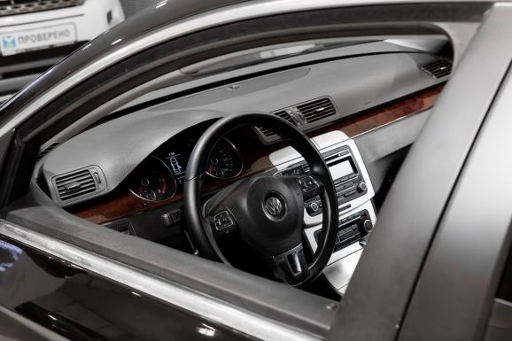 Volkswagen Passat, Робот, 2010 фото 9