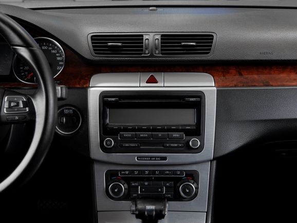 Volkswagen Passat, Робот, 2010 фото 1