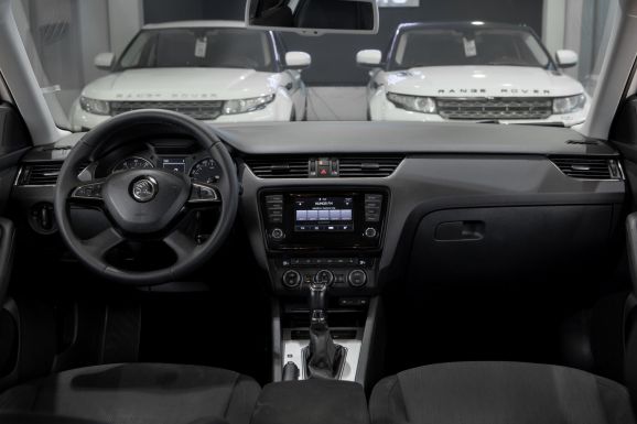 Skoda Octavia, Робот, 2013 фото 13