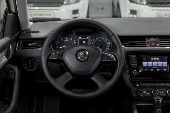 Skoda Octavia, Робот, 2013 фото 14