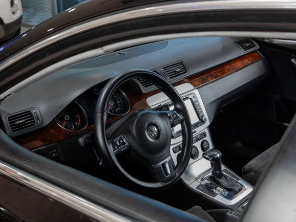 Volkswagen Passat, Робот, 2009 фото 10