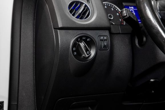 Volkswagen Tiguan, Робот, 2012 фото 11