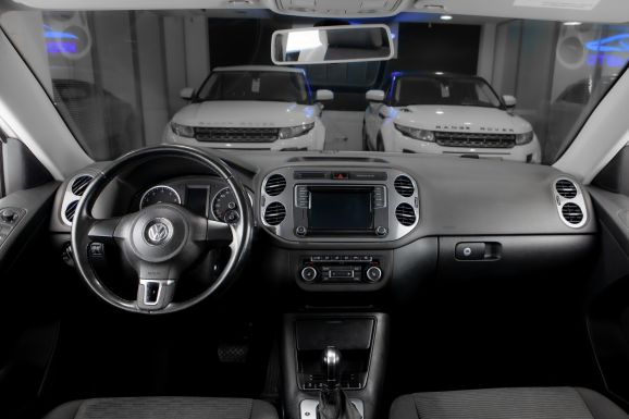Volkswagen Tiguan, Робот, 2012 фото 12