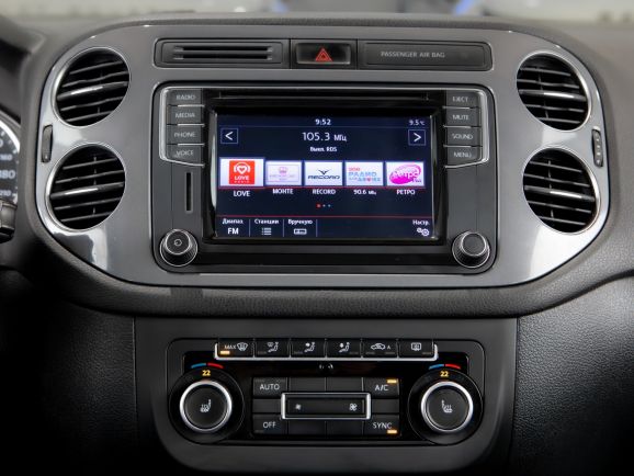 Volkswagen Tiguan, Робот, 2012 фото 14