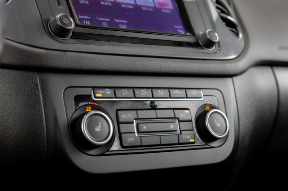 Volkswagen Tiguan, Робот, 2012 фото 16