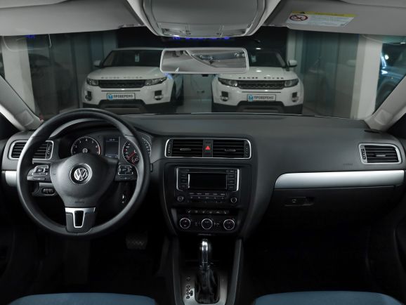 Volkswagen Jetta, Робот, 2013 фото 7
