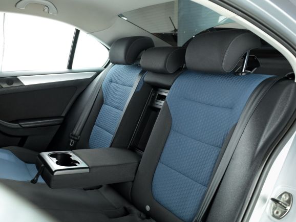 Volkswagen Jetta, Робот, 2013 фото 17