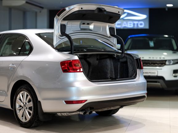 Volkswagen Jetta, Робот, 2013 фото 1