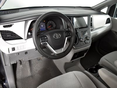 Toyota Sienna, 3.5 л, АКПП, 2016 фото 6