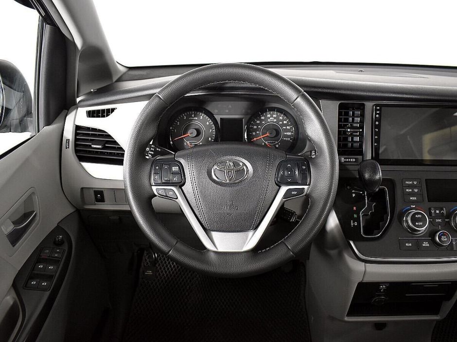 Toyota Sienna, 3.5 л, АТ, 2016 фото 8