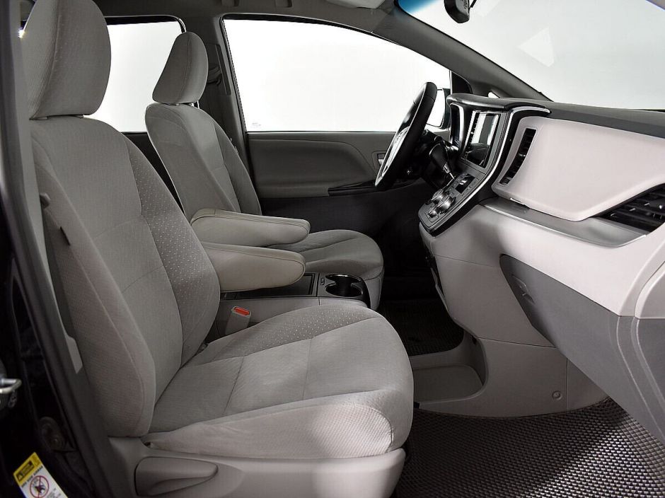 Toyota Sienna, 3.5 л, АТ, 2016 фото 11
