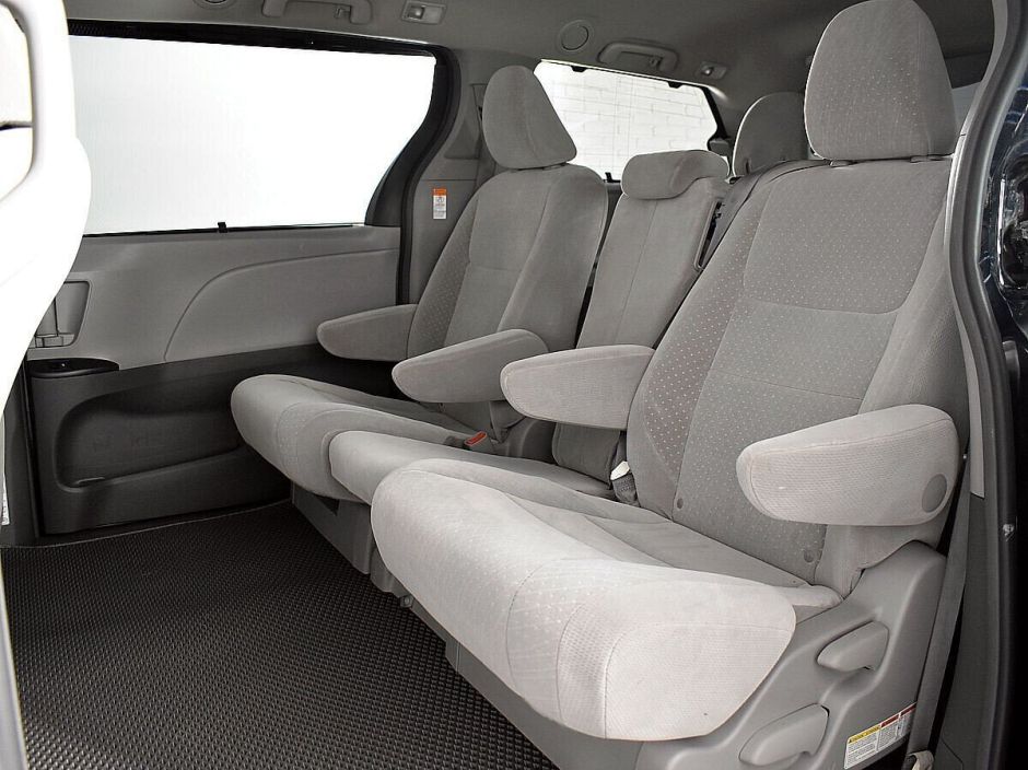 Toyota Sienna, 3.5 л, АТ, 2016 фото 12