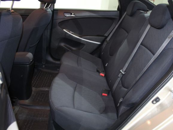 Hyundai Solaris, 1.6 л, АТ, 2012 фото 1