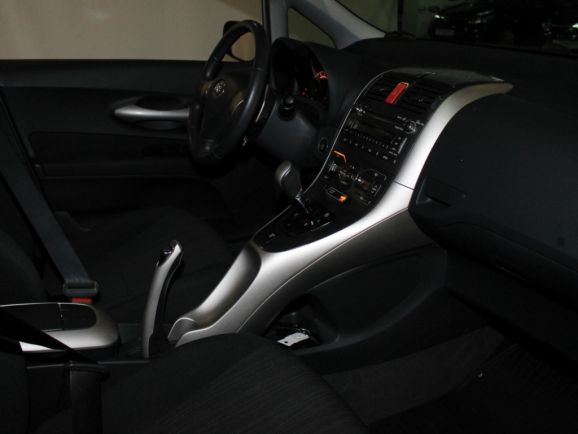 Toyota Auris, 1.6 л, Робот, 2007 фото 2