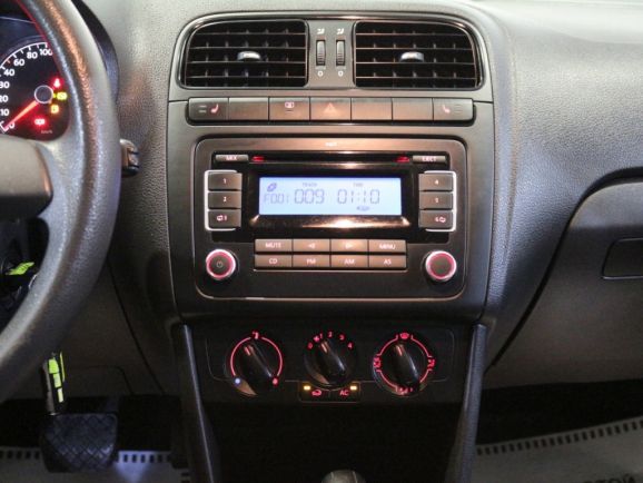 Volkswagen Polo, 1.6 л, АТ, 2012 фото 1