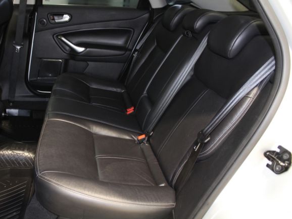 Ford Mondeo, 2.0 л, АТ, 2010 фото 1