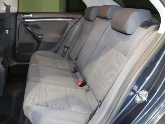 Volkswagen Jetta, 1.6 л, АТ, 2010 фото 1