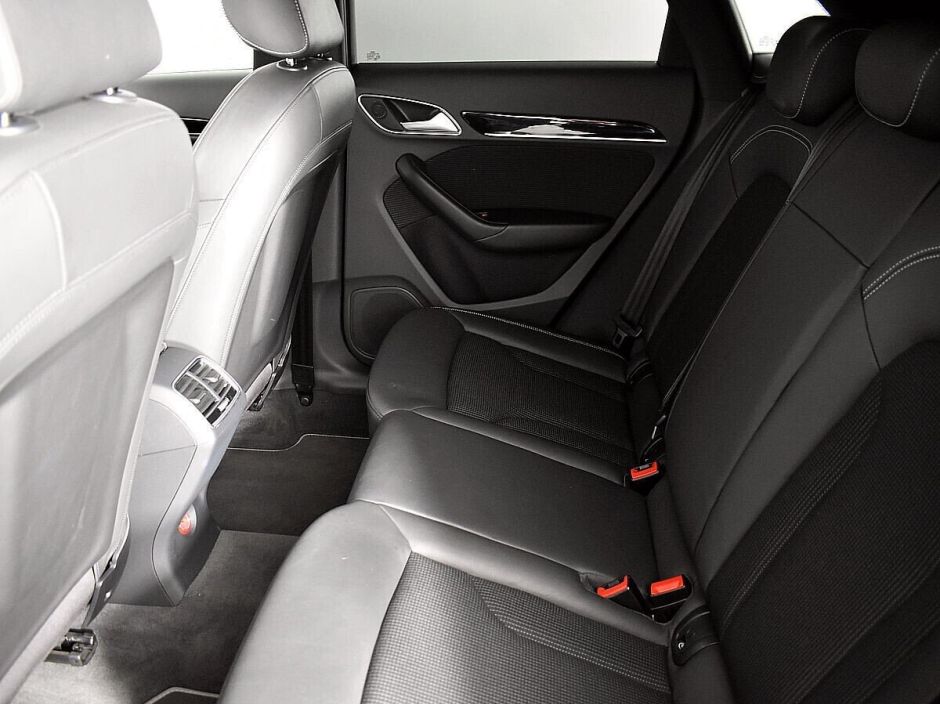 Audi Q3, 2.0 л, Робот, 2017 фото 1