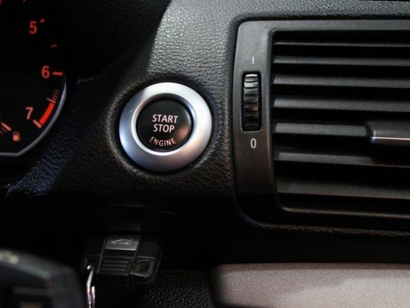 BMW 1 серии, 1.6 л, АТ, 2011 фото 1