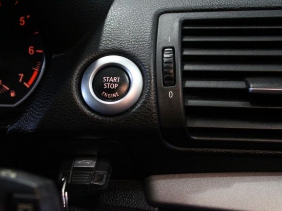 BMW 1 серии, 1.6 л, АТ, 2011 фото 1