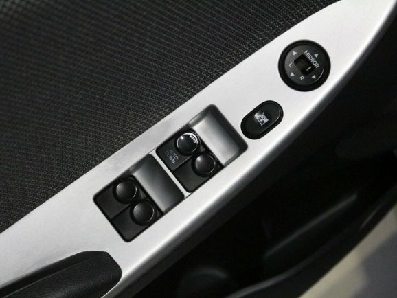 Hyundai Solaris, 1.6 л, МТ, 2012 фото 1