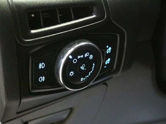 Ford Focus, 2.0 л, Робот, 2013 фото 1